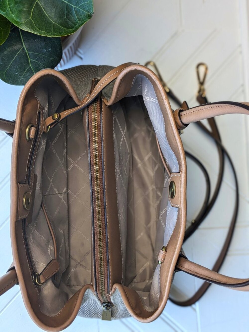 MICHAEL KORS Mercer Gallery Medium Canvas Satchel - Picture 9 of 13